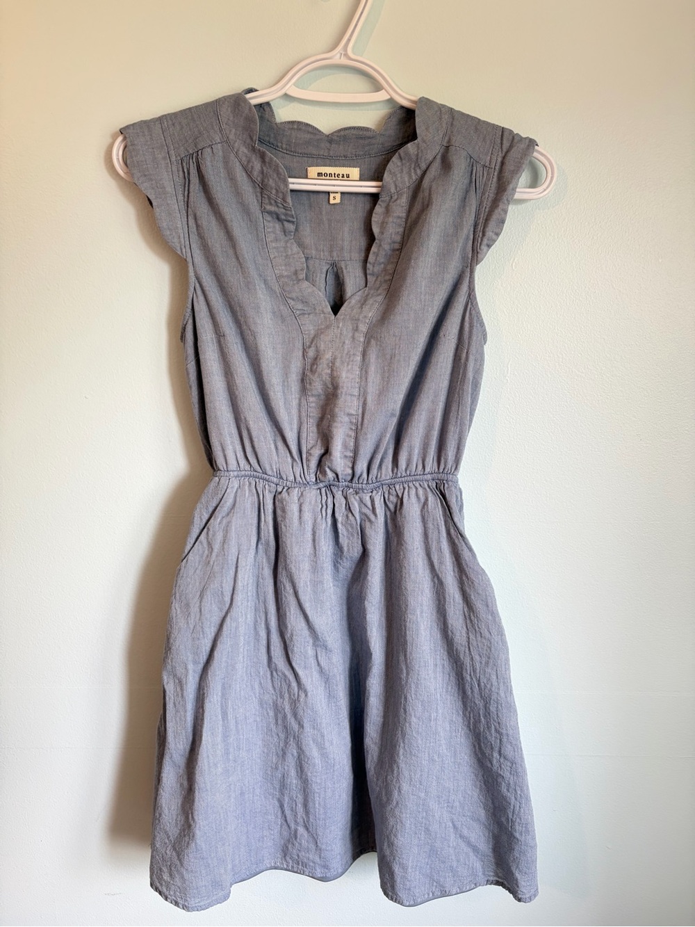 Monteau V-Neck Dress - Scallop Neck & Sleeves - Size Small